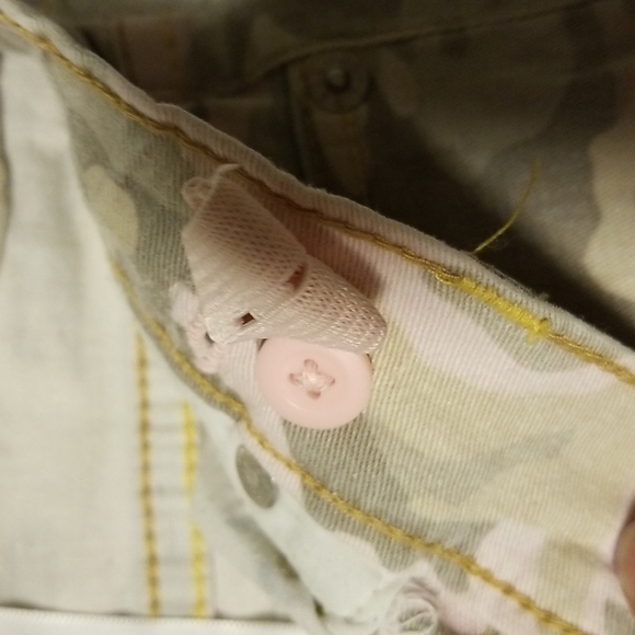 Levi's Girl's Stretch Flare Camo Jeans - Picture 8 of 12